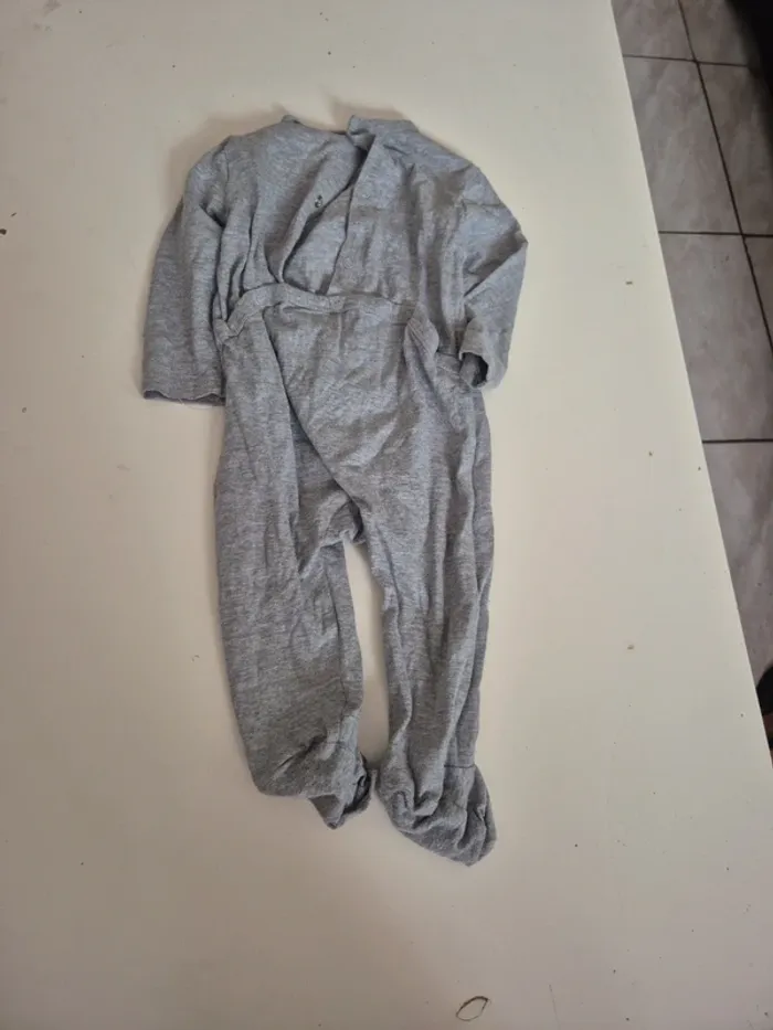 Pyjamas fin 6 mois - photo numéro 3