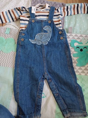 Ensemble salopette en jean 12 mois neuve