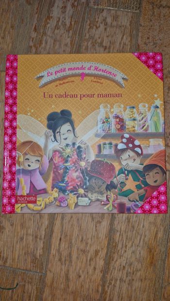 Le petit monde d'Hortense / un cadeau pour maman