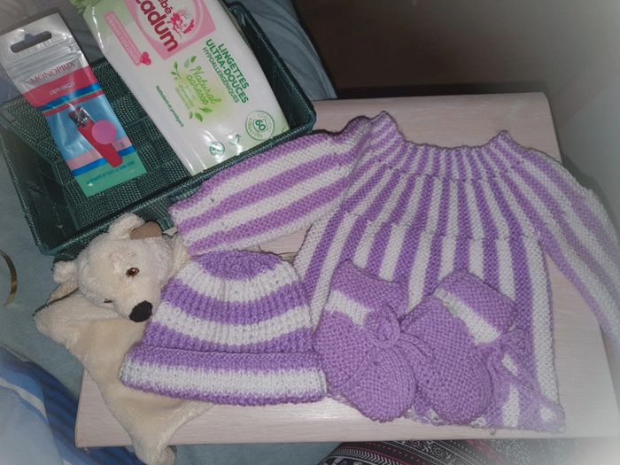 Panier cadeau Layette prema lilas et blanc