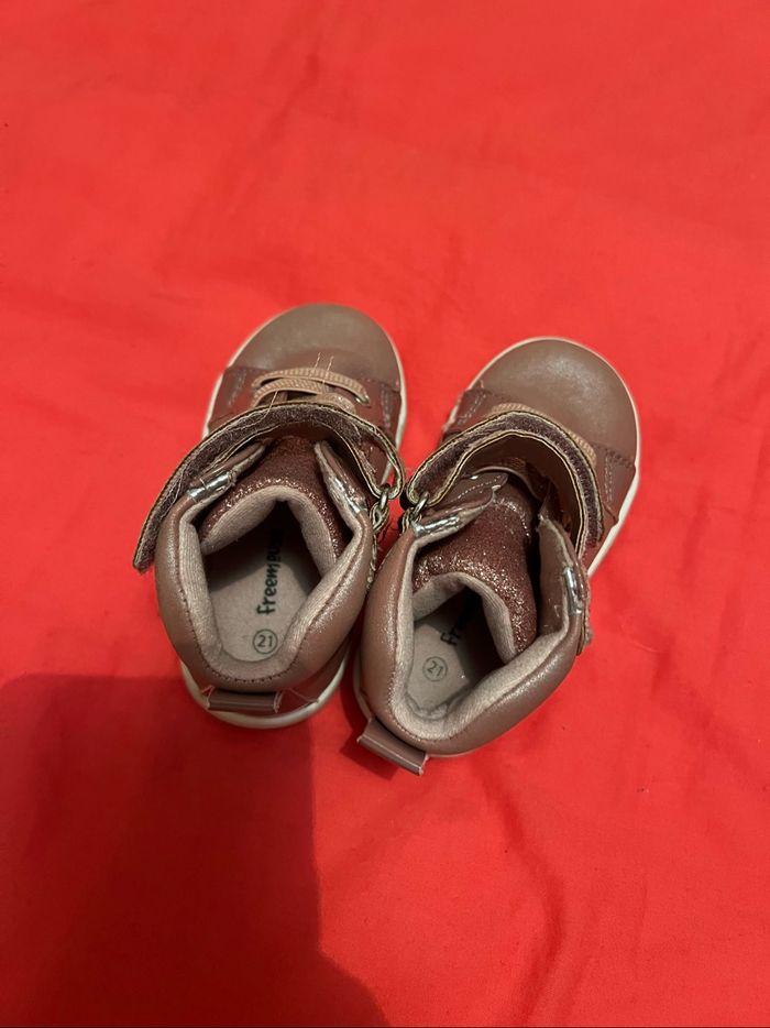 Paire de baskets fille pointure 21 marque Freemouss bon état - photo numéro 4