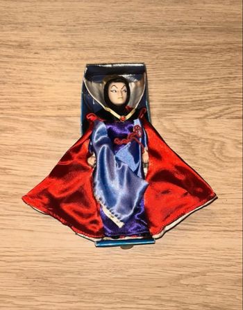 Poupée porcelaine Disney Maléfique