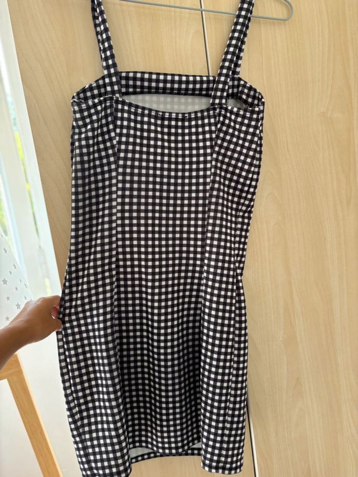 Jolie robe à carreaux noir et blanc - photo numéro 4