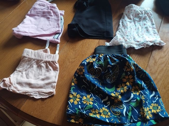 Lot vêtements fille 4 ans - photo numéro 3