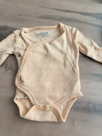 Bodie 1 mois Kiabi longue manche