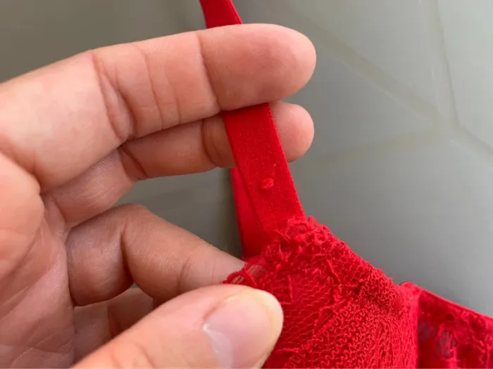 Soutien-gorge Undiz rouge 90C neuf - photo numéro 2