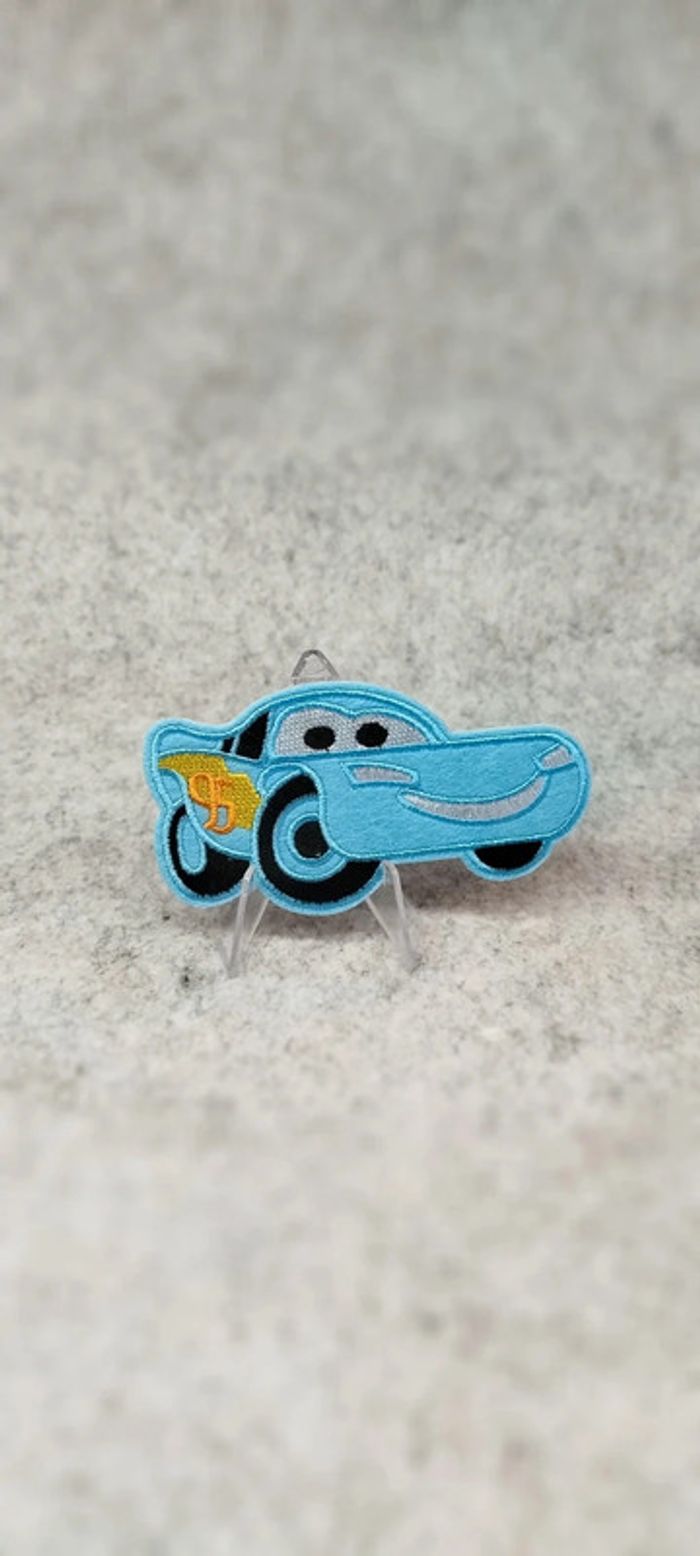 🍄 écusson voiture bleu