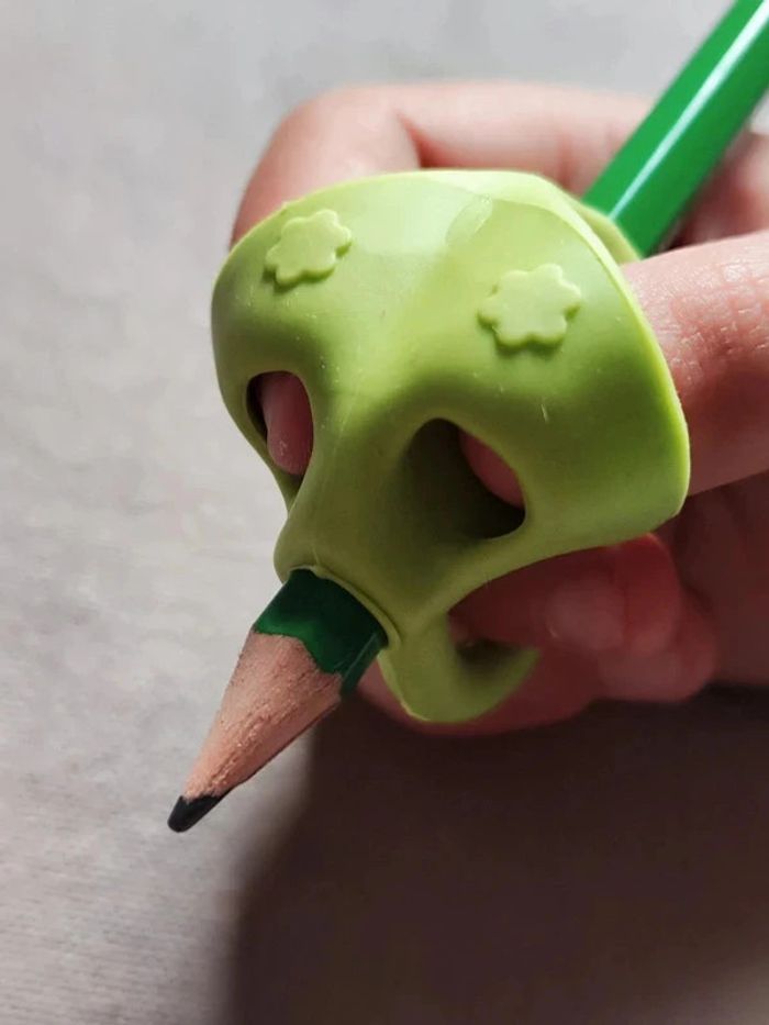 Correcteur de posture d'écriture en silicone souple - photo numéro 2