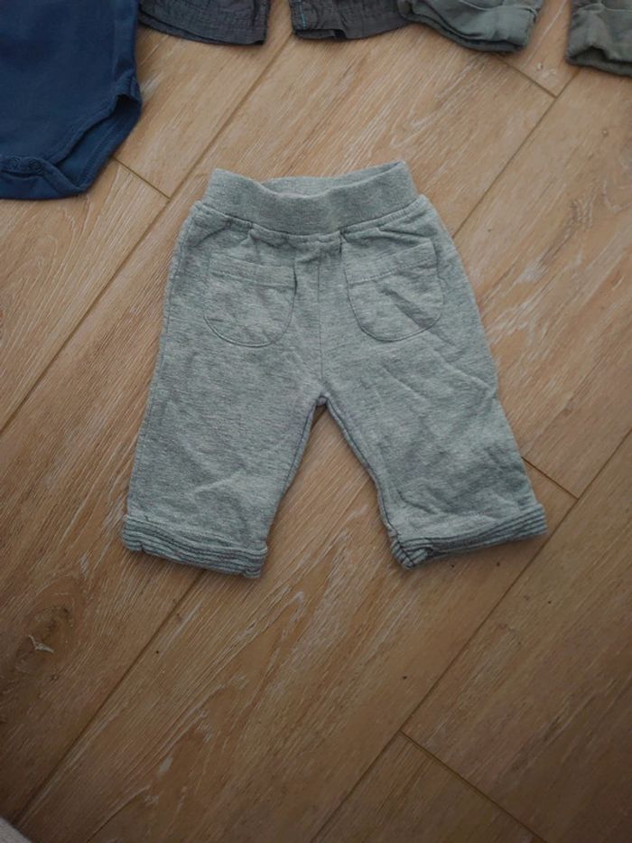 Lot vêtements 1 mois - photo numéro 2