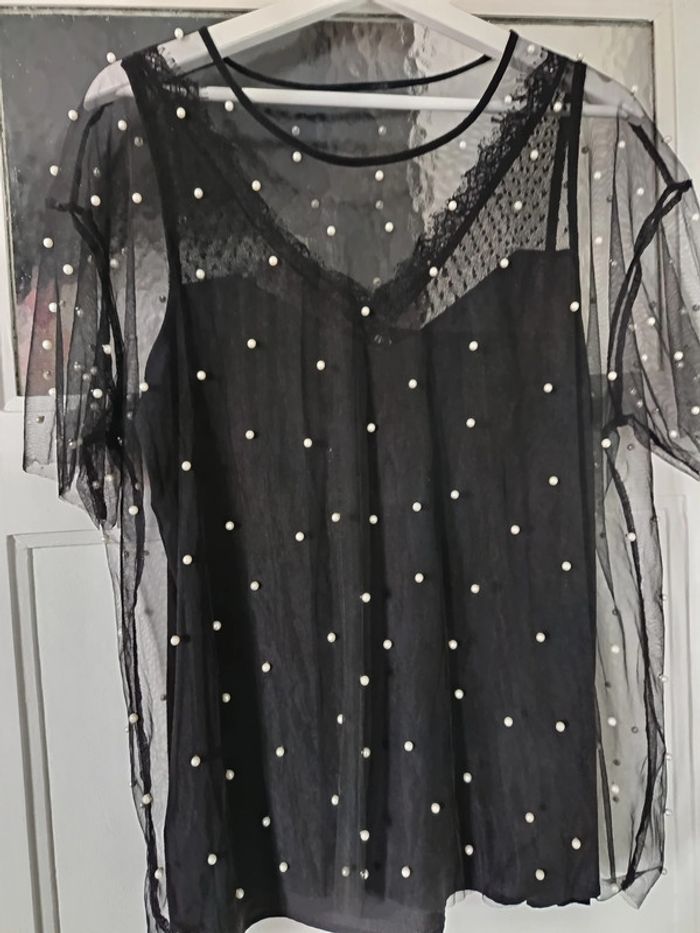 Blouse en tulle à perles portée 1 fois