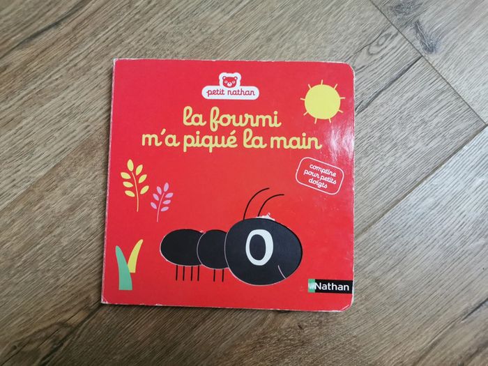 Livre la fourmi m a piqué la main