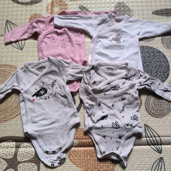 Lot 4 bodies 1 mois fille