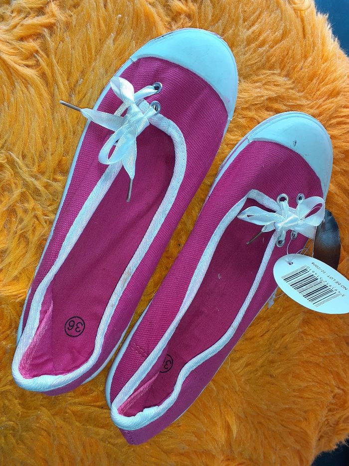 Ballerines en toiles neuves