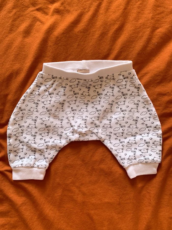 Pantalon sarouel bébé boite à malices Tissu blanc  Motif All over têtes de chats noirs - photo numéro 2