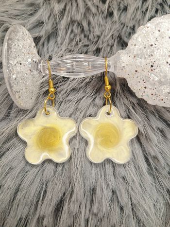 Boucles d'oreilles blanches coeur doré