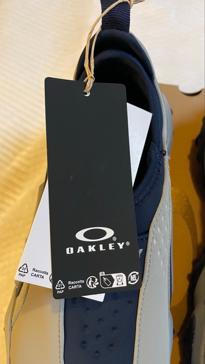 Oakley Flesh Slip-On – Gris/Marine – Taille 44 – Neuf