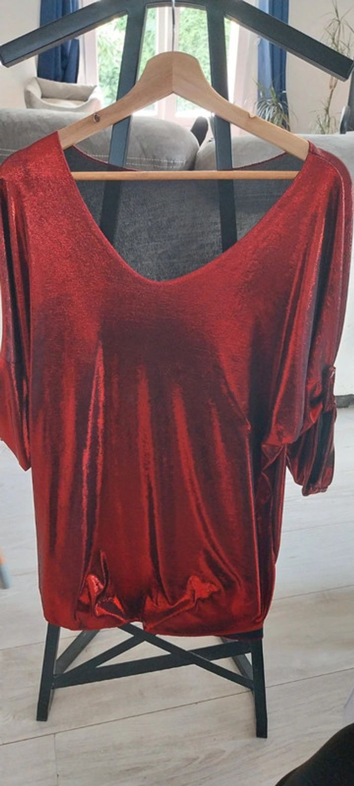Haut de fête rouge irisé neuf