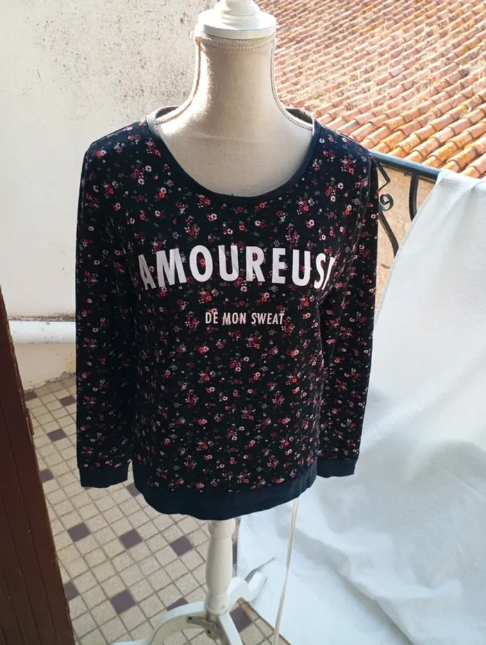 Sweat à fleurs "Amoureuse de mon sweat" Gemo taille s