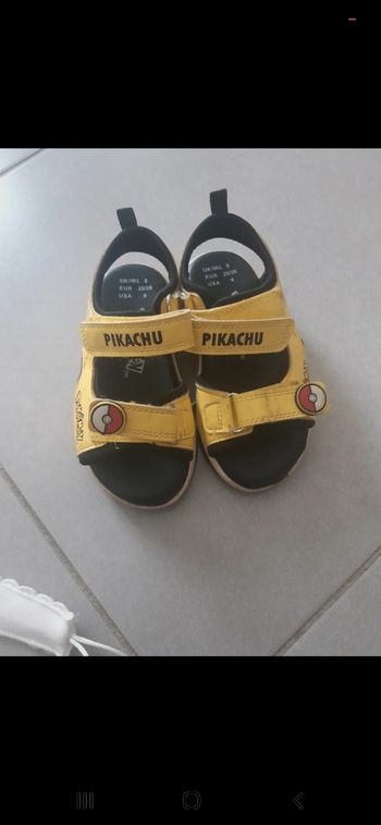 Sandales pikachu