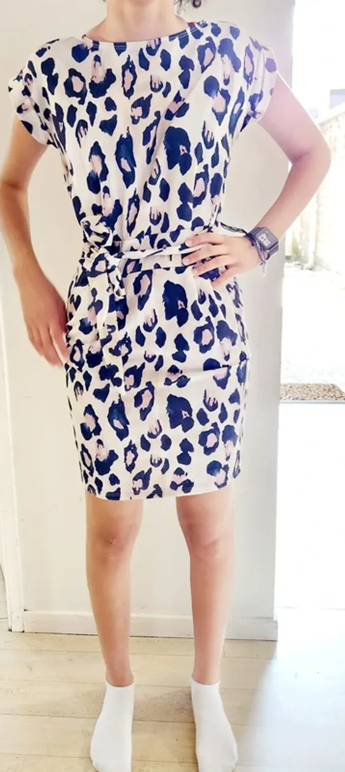 Robe léopard ceinturée – Jolifly & Justine Y – S/M neuve