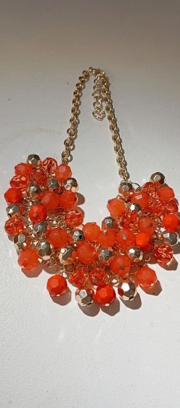 Collier de perles orange