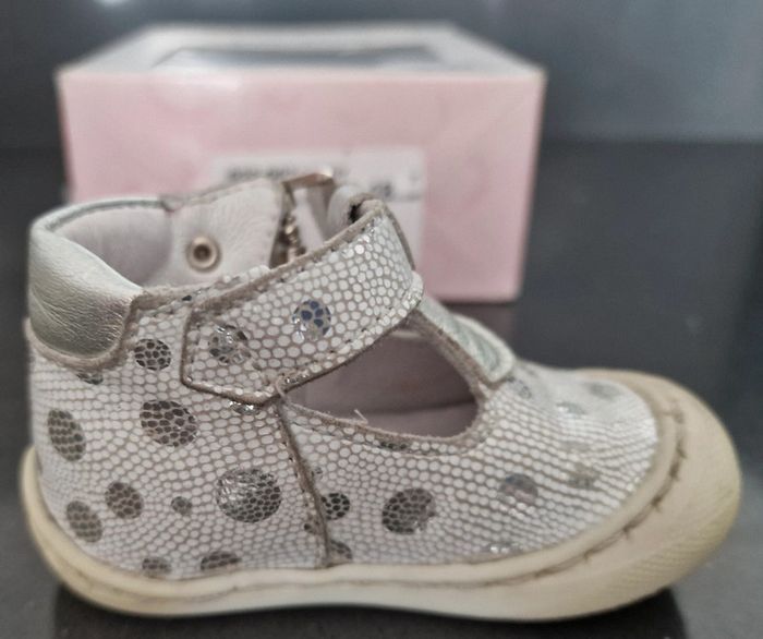 Chaussures 👟 1er pas babies T18 (BE avec défaut) - photo numéro 5