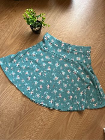 Jupe patineuse vert d’eau fleuris Bershka T.M TBE 💐