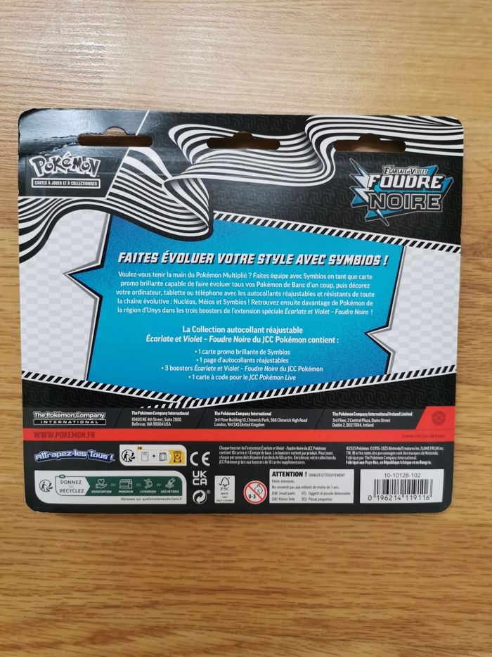 Pokémon JCC : Collection Autocollant réajustable Écarlate et Violet – Foudre Noire – Symbios (1 Carte Promo Brillante et 3 boosters) EV 10.5 - photo numéro 2