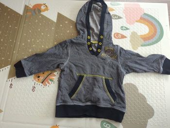 Pull avec capuche 