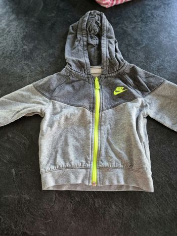 Veste nike et tee-shirt ML