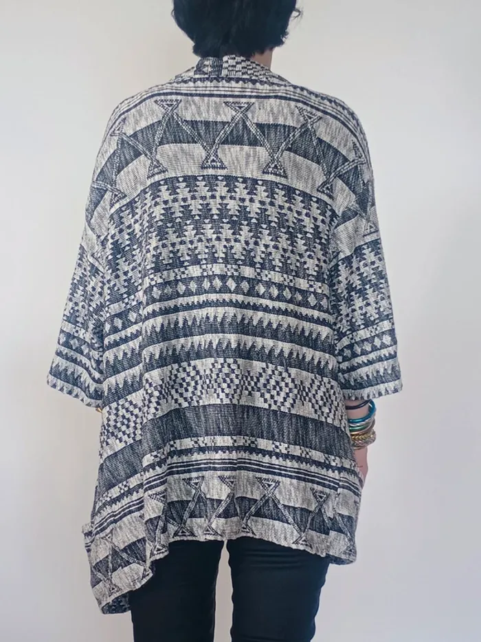 Gilet ample motifs graphiques Camaïeu T3 - photo numéro 2