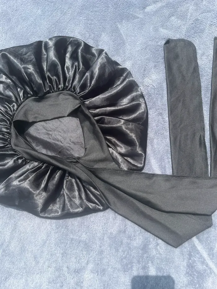 Bonnet en satin - photo numéro 2