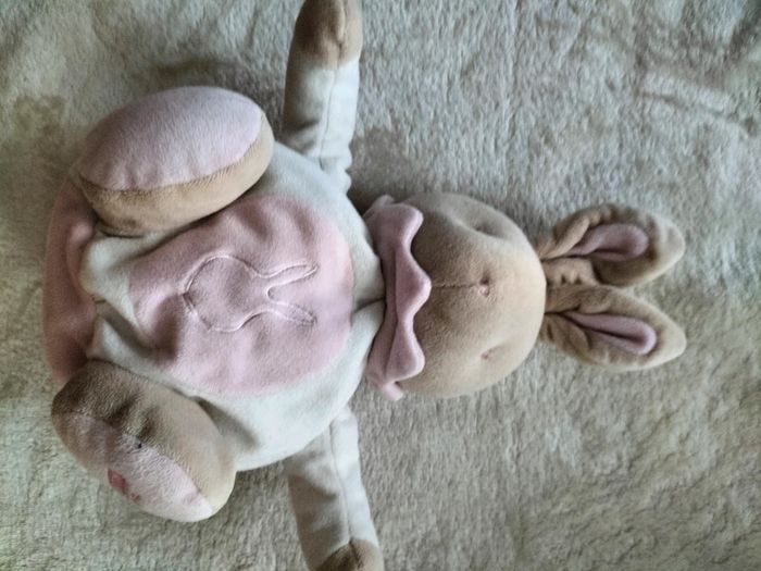 Doudou lapin blanc et rose klorane
