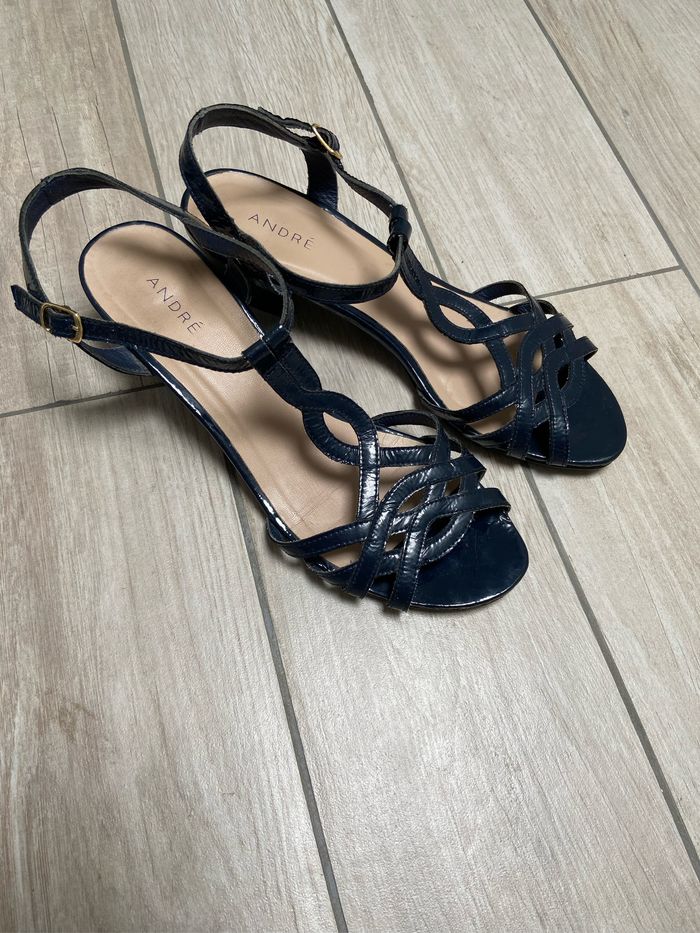 Sandales vernies très bon état - photo numéro 6
