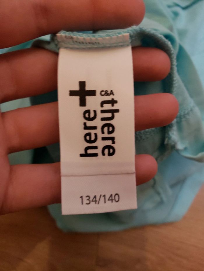 T-shirt C&A taille 9/10 ans - photo numéro 3