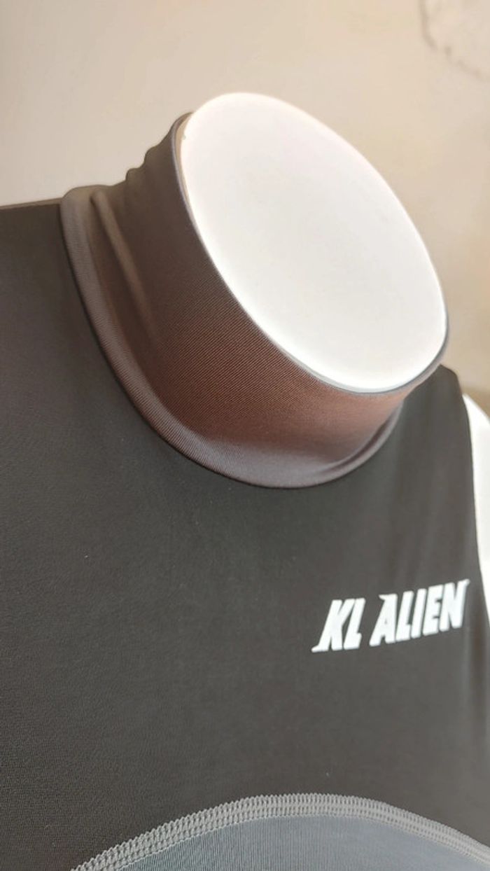 Crop top sexy sans manche col haut au décolleté en bas KL Alien - photo numéro 3