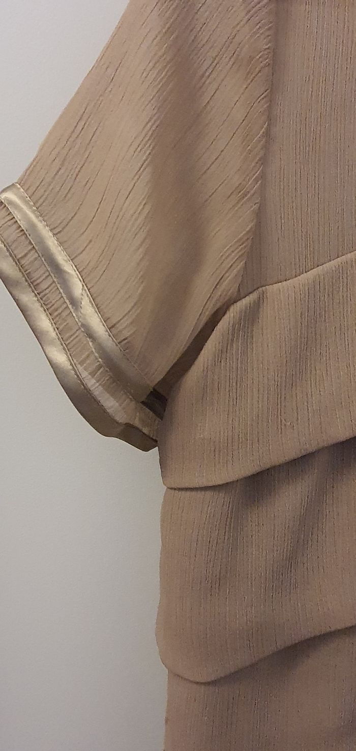 Robe droite voile à pans chic - photo numéro 3