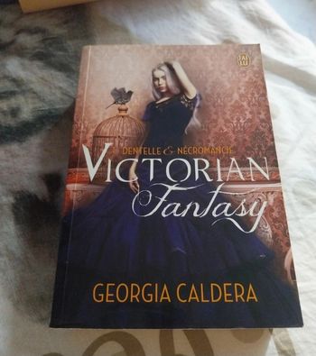 Roman Victorian Fantasy Dentelle et Nécromancie Georgia Caldera