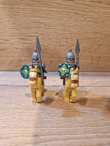 Figurines type lego 2 cavaliers du rohan seigneur des anneaux