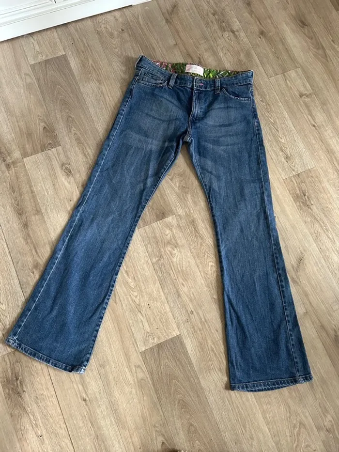 Levis, jean femme bleue, évasée, taille US 31 × 32/FR.40/42 - photo numéro 2