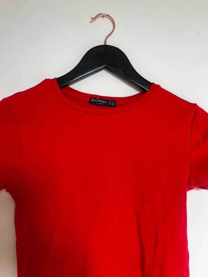 T-shirt court rouge - photo numéro 3