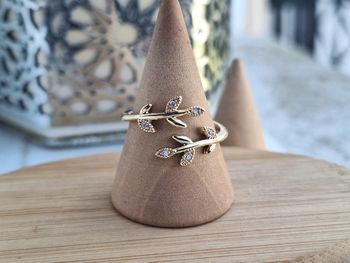 Bague ouverte dorée en forme de feuilles avec strass en acier inoxydable – Bague de fiançailles