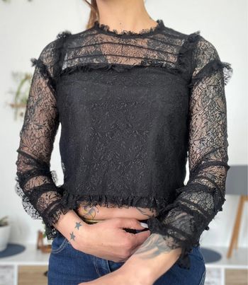 Haut noir court manches longues dentelle taille M - Zara