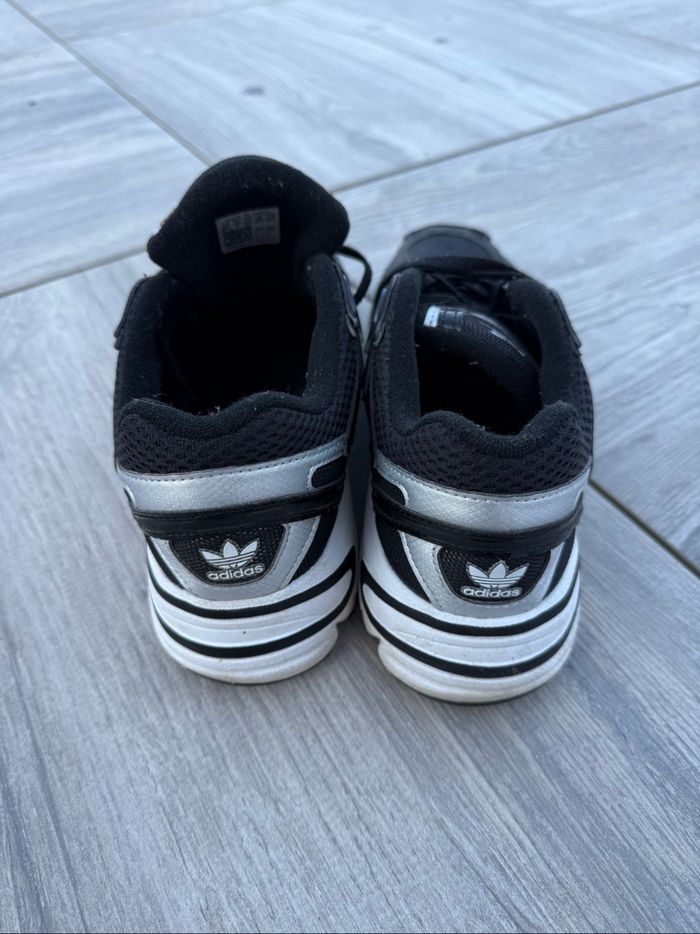 Basket Adidas  noirs - photo numéro 2