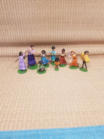 Lot de 9 figurines Encanto playset deluxe Disney Store