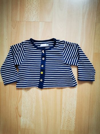 T. Shirt manches longues.