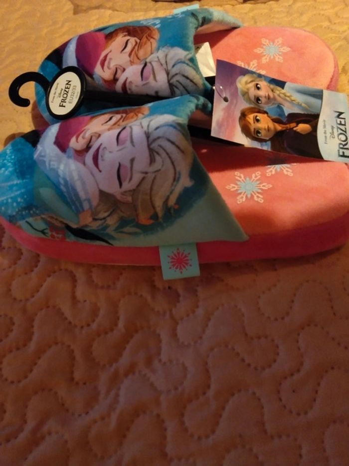 Pantoufles Disney . Reine des neiges. licence. - photo numéro 2