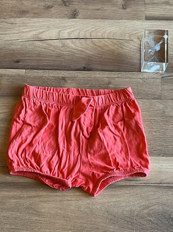 Je vend un short fille 2 ans 86 cm tres bon état