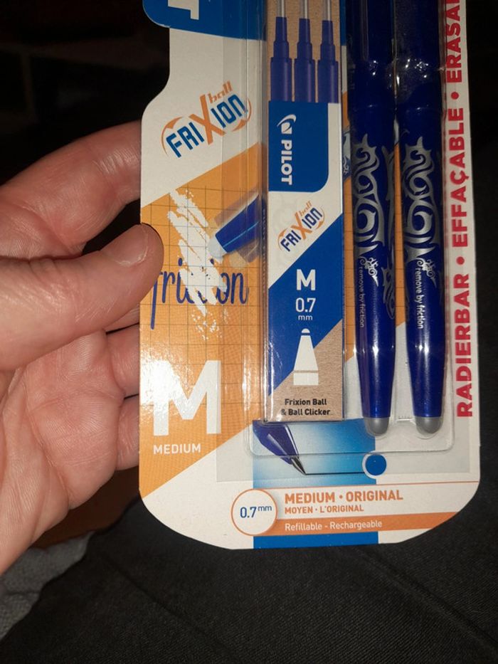 2 stylos gel et 3 recharges pilot frixion M - photo numéro 3