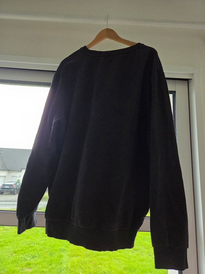 Pull noir - photo numéro 2